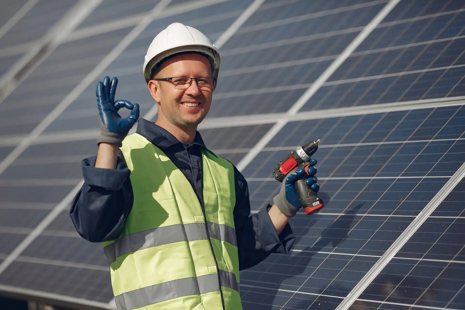 3D structural design and load calculation visualization on solar racking panels